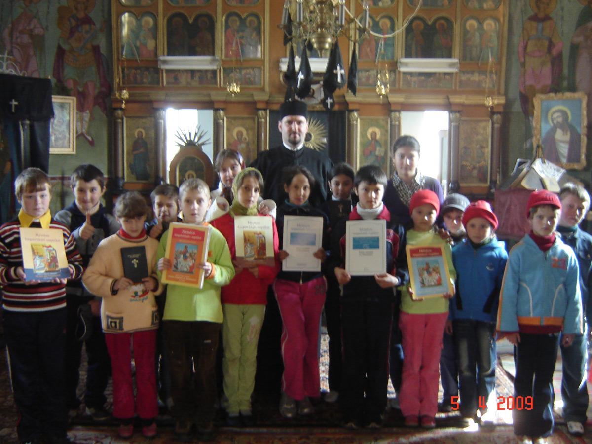Împreună cu copiii din programul „Hristors împărtăşit copiilor” 